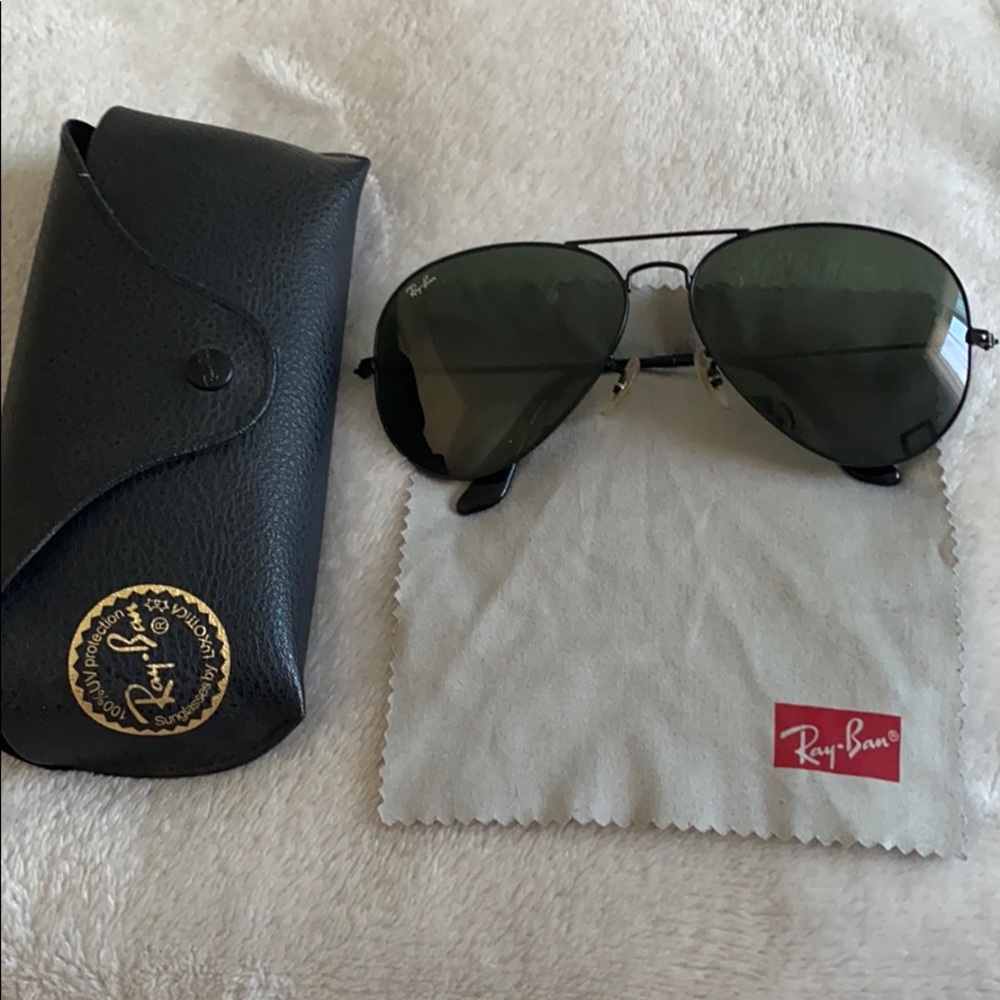 Black on Black Ray Ban Aviators